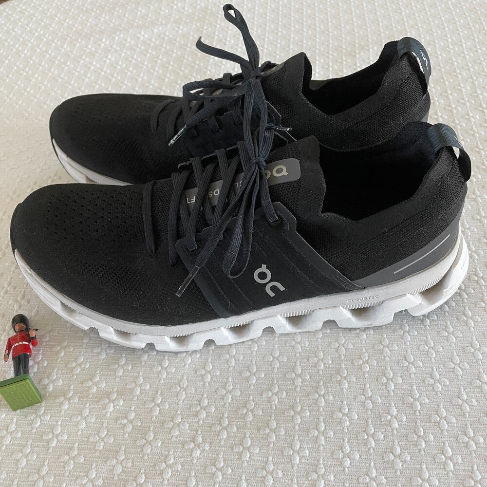 On Cloudswift 3 Sneakers Men's Size 10.5 Retail $160. Worn twice!